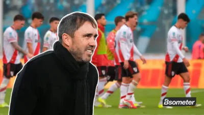 Jugadores de River tras perder la final del Torneo Apertura 2026 ante Belgrano en el Estadio Mario Alberto Kempes