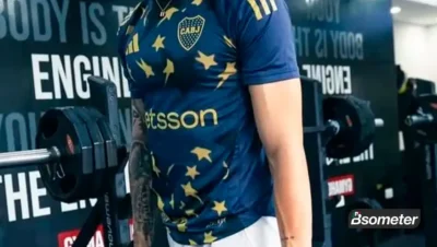Julio Enciso entrenando con una camiseta de Boca mientras se prepara para el Mundial 2026