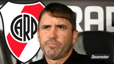 Eduardo Coudet durante un partido de River antes de definir las salidas del plantel en el mercado de pases