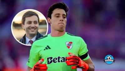 Santiago Beltrán atajando para River Plate durante un partido oficial